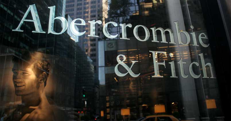 Фотография витрины магазина Abercrombie в Америке