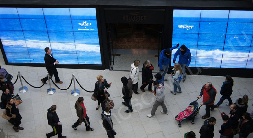 Дизайн витрины в магазине Hollister США