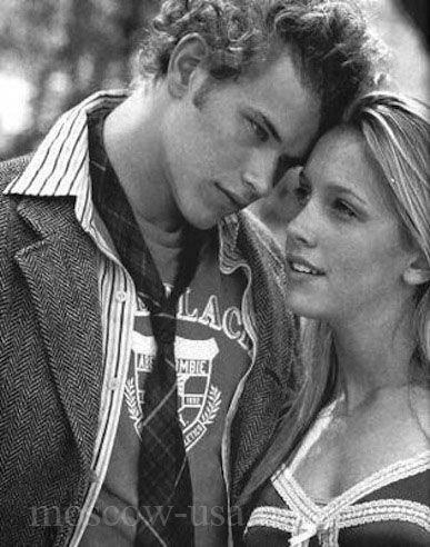 Келлан Латс модель Abercrombie на съемках