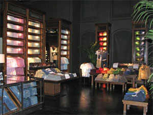 Фотография из магазина Abercrombie Fitch