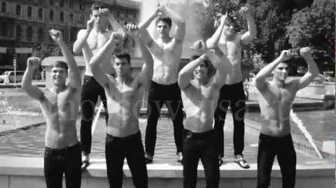 Работники магазинов Abercrombie