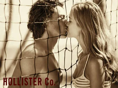 Hollister CO рекламный баннер Имиджевое изображение бренда Hollister CO с серферами