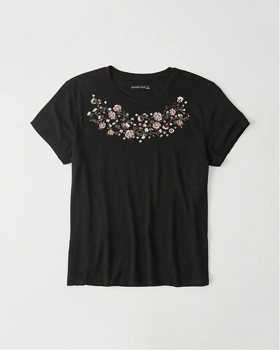 Женская футболка Abercrombie Fitch с нашитыми цветами. Модель 03574. Подробное описание и цена товара. Доставка по России, Москве и Области от Moscow USA
