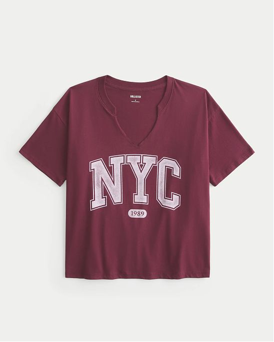 Женская футболка Hollister Oversized бордового цвета с графикой и v-образным вырезом. Модель 07644. Подробное описание и цена товара. Бесплатная доставка по России, Москве и Области от Moscow USA