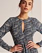 Женское платье Abercrombie Fitch синего цвета с изображением цветов. Модель 04960. Доставка по России, Москве и Области от Moscow USA