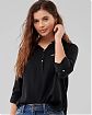 Женская джинсовая рубашка Hollister черного цвета с логотипом и нагрудным карманом. Модель 04658. Подробное описание и цена товара. Доставка по России, Москве и Области от Moscow USA