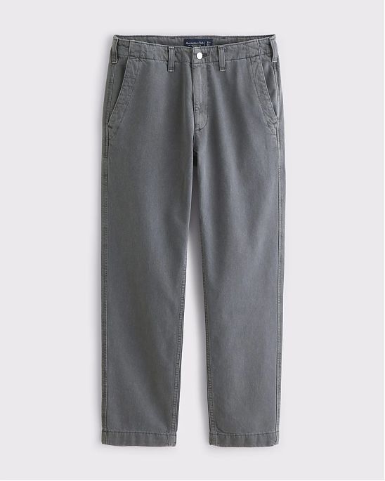 Мужские джинсы Abercrombie & Fitch прямого кроя из лёгкого денима с серым оттенком. Оригинальная модель, бесплатная доставка и примерка по России.