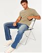 Moscow USA предлагает вам купить джинсы Hollister Athletic Straight Jeans синего цвета с небольшими потертостями. Модель 07014. Доставка по России, Москве и области, самовывоз.