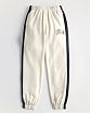 Женские спортивные штаны Hollister Dad joggers бежевого цвета с лого. Модель 06370. Подробное описание и цена товара. Доставка по России, Москве и Области от Moscow USA