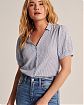 Классическая женская рубашка Abercrombie Fitch синего цвета в белую полоску с коротким рукавом. Модель 05127. Подробное описание и цена товара. Доставка по России, Москве и Области от Moscow USA