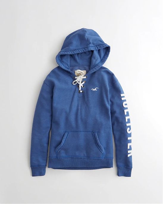 Женская толстовка синего цвета Hollister синего цвета с нашитой белой надписью на рукаве. Модель 04075. Подробное описание и цена товара. Доставка по России, Москве и Области от Moscow USA